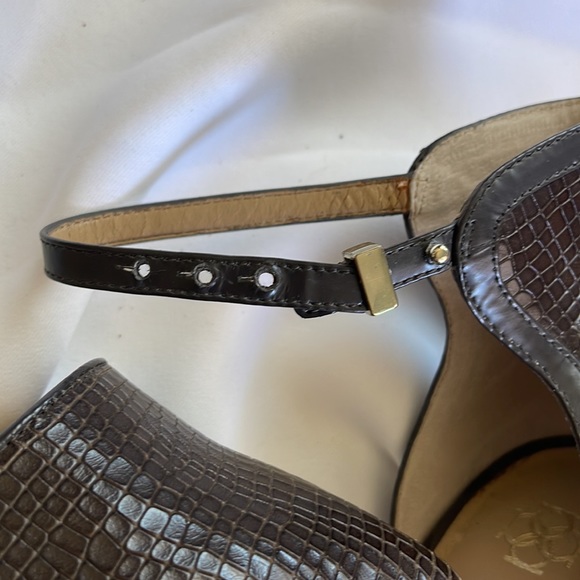 Ann Taylor Dark brown size 9 heels. In great pre owned condition. - Picture 13 of 15